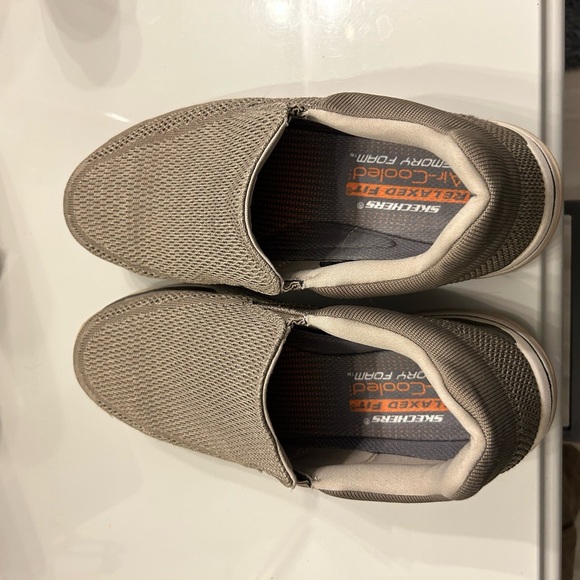Men’s Skechers slip on size 10 like new - Picture 3 of 3